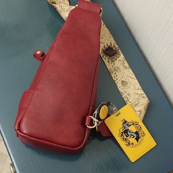 Universal Studios Harry Potter Mischief Bag With ID Clip - Picture 6 of 11